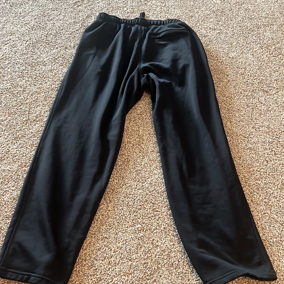 Old navy active pants - Picture 2 of 3